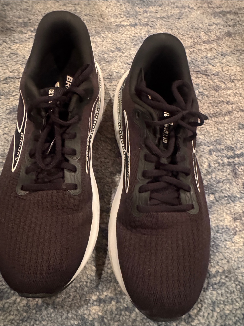 Brooks Men's Black and White Athletic Running Shoes